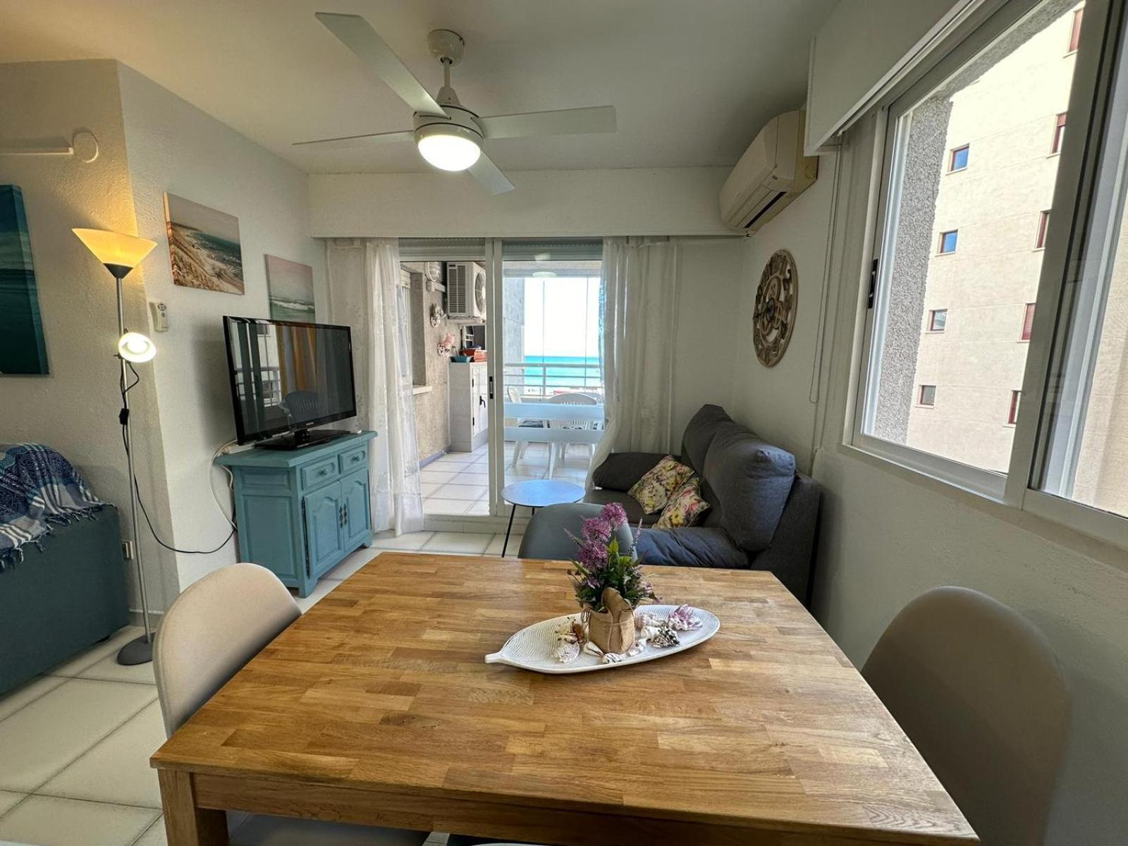 Apartment On The Beach With Parking And Pool กัลเป ภายนอก รูปภาพ