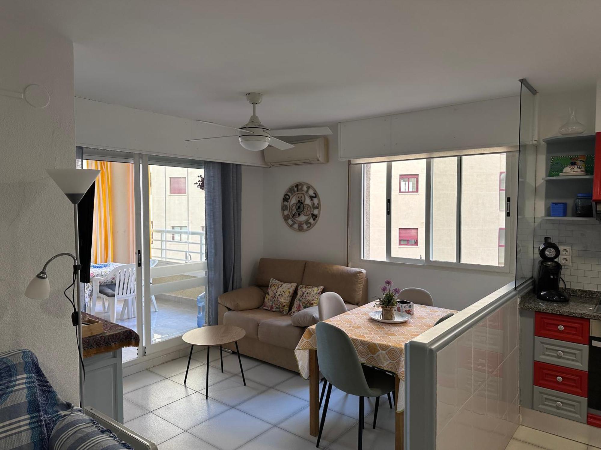 Apartment On The Beach With Parking And Pool กัลเป ภายนอก รูปภาพ